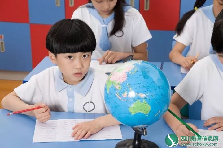 青岛有没有考虑取消家长给作业签字？教育局：老师和家长是相互协作……