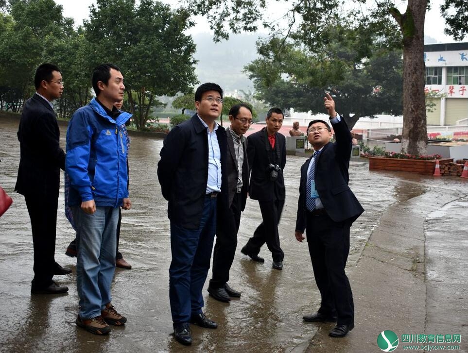 安居区：区长管昭到白马中学督查义务教育均衡发展工作