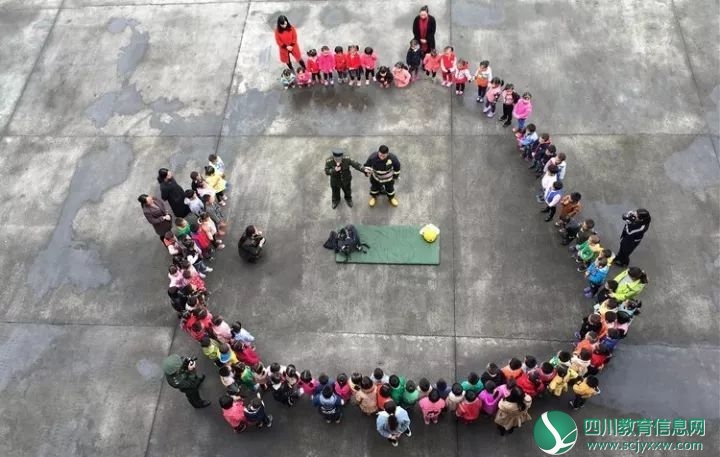 消防站对外开放 为幼儿园师生开启神奇“消防之旅”