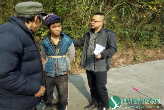 永前小学一行到后坝村开展帮扶活动