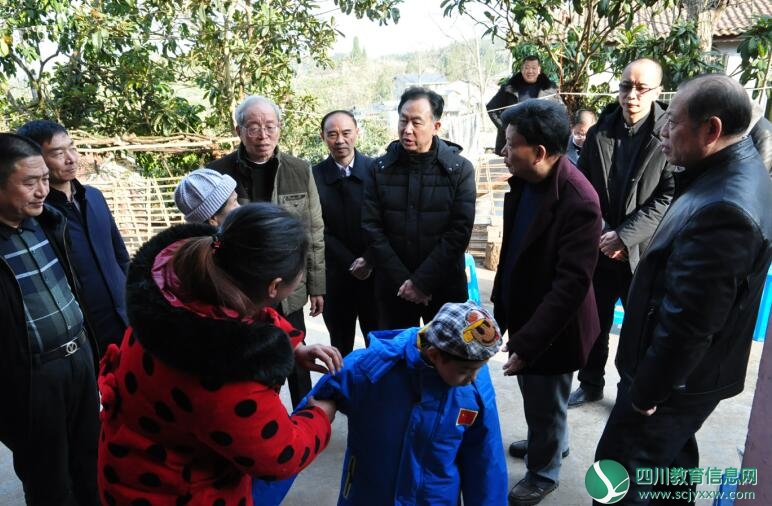 遂宁市关工委“暖冬行动”走进蓬溪特校