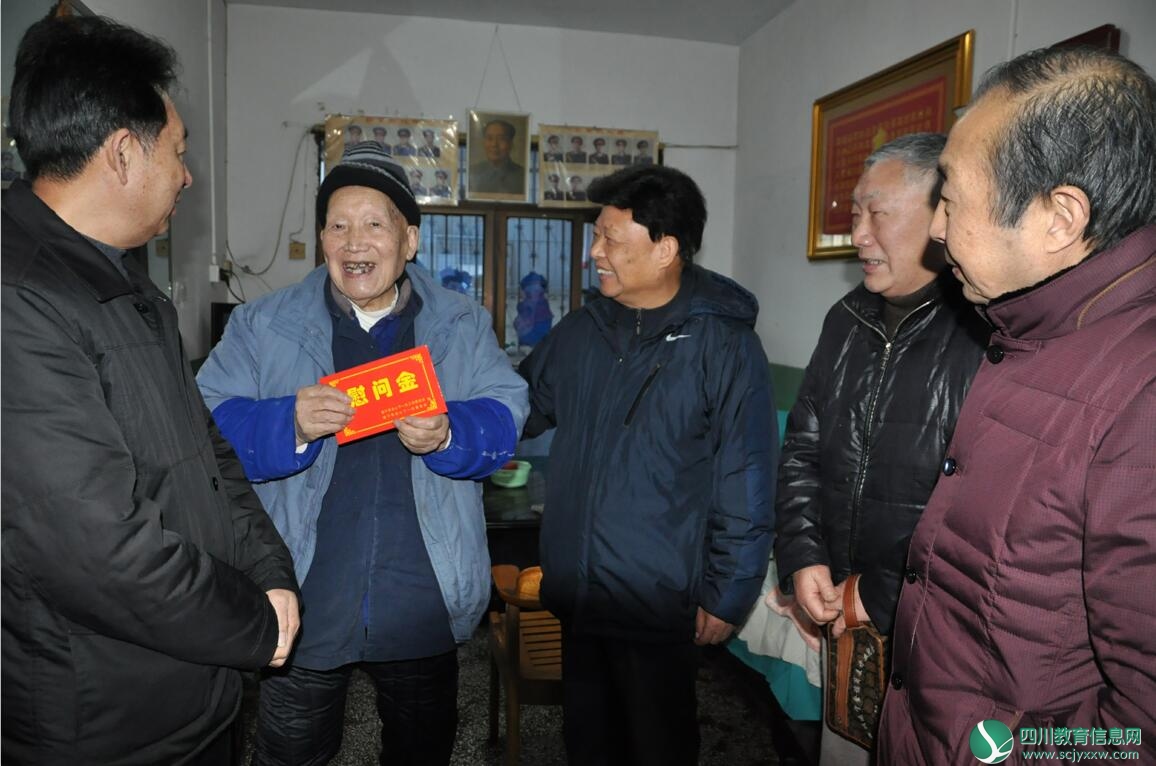 遂宁市关工委走访慰问离休干部