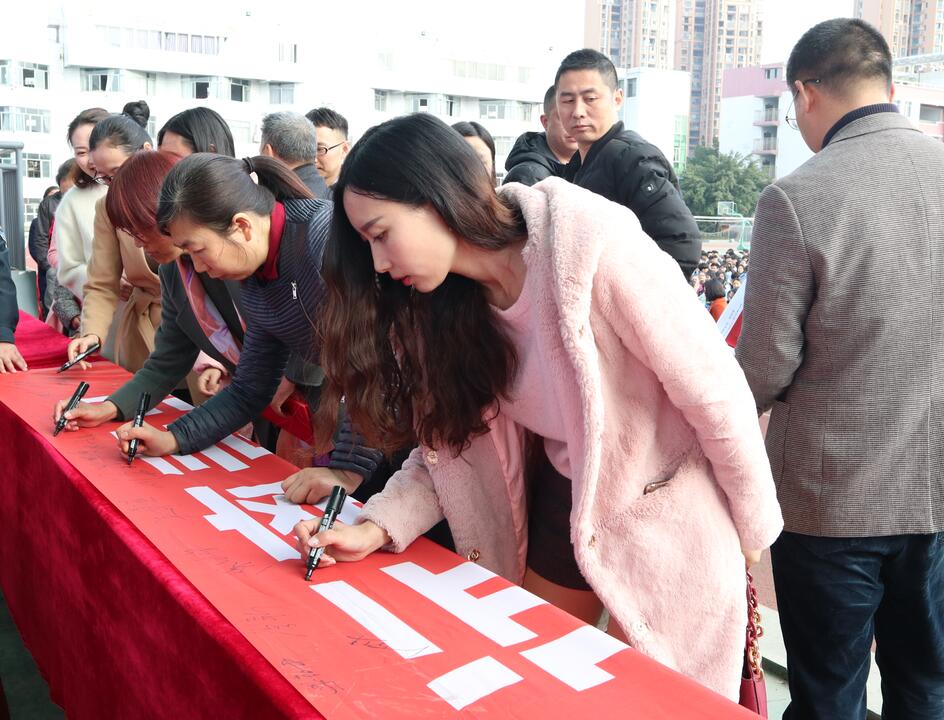 “珍爱生命，远离毒品”，<a href=http://suining.scjyxxw.com/ target=_blank class=infotextkey>遂宁</a>七中在行动！