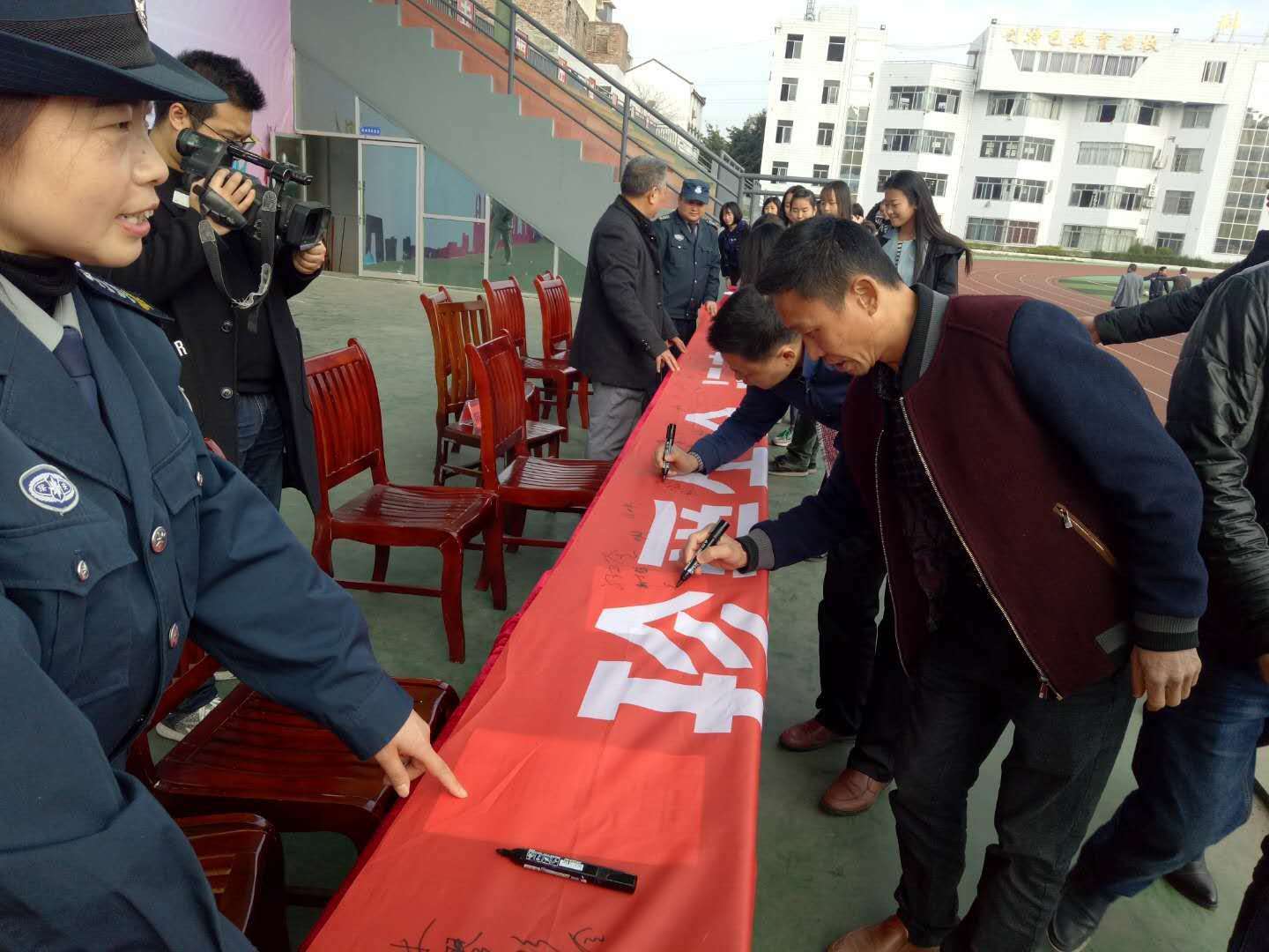 “珍爱生命，远离毒品”，遂宁七中在行动！