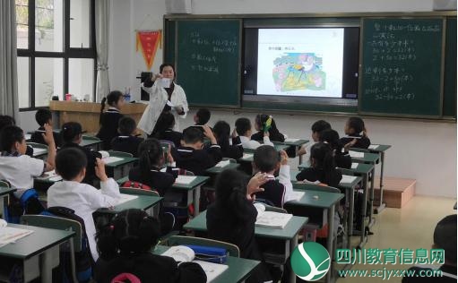 小学部数学老师陈昌秀授课情景.jpg