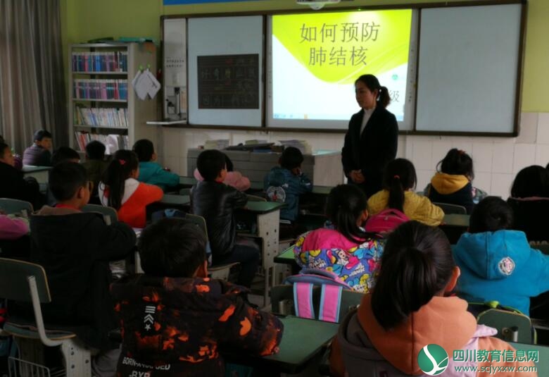 汶川县三江小学开展爱国卫生月活动