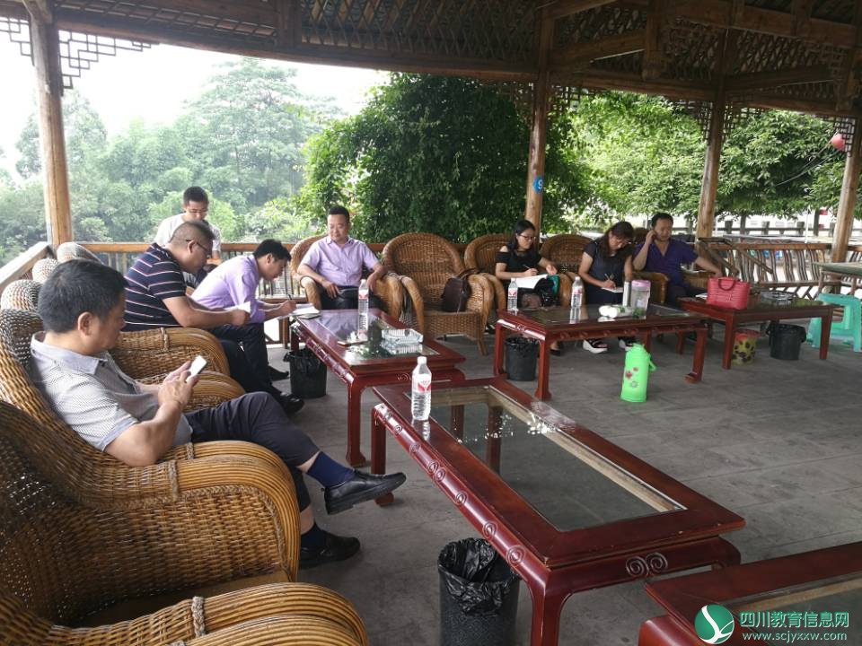 主题党日活动——学习党章.jpg