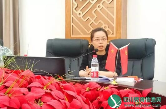教务处副主任吴丽君主持学习会.jpg