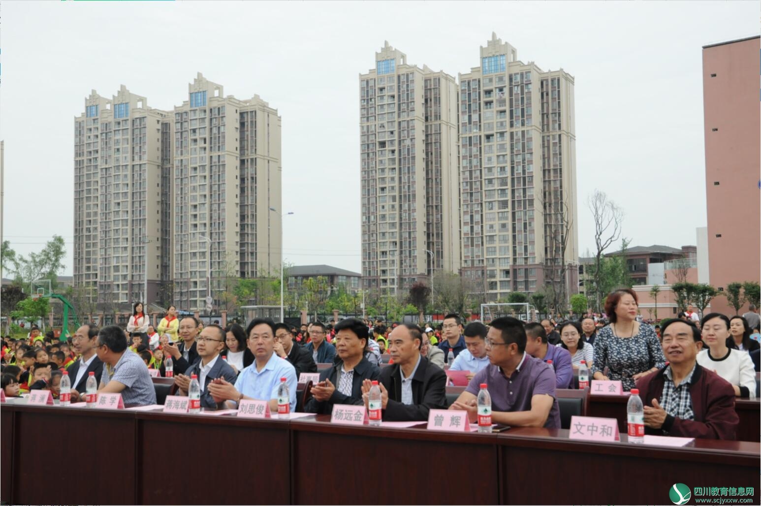  经开区关工委“快乐童年 伴你成长”关爱活动走进北固初级中学校