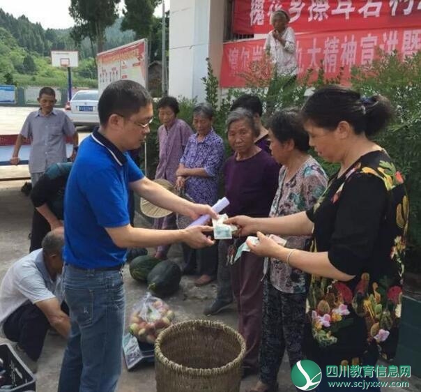 遂宁二中深入结对帮扶村开展“以购助扶”活动，助力脱贫攻坚