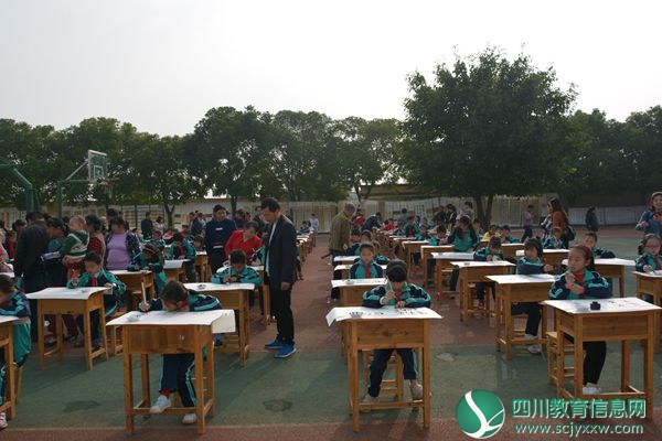 好家风进校园学生现场书法图片_副本.jpg