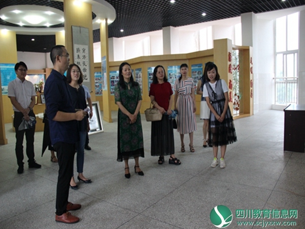 雅安市教育局局长赵敏深入各校调研指导开学工作