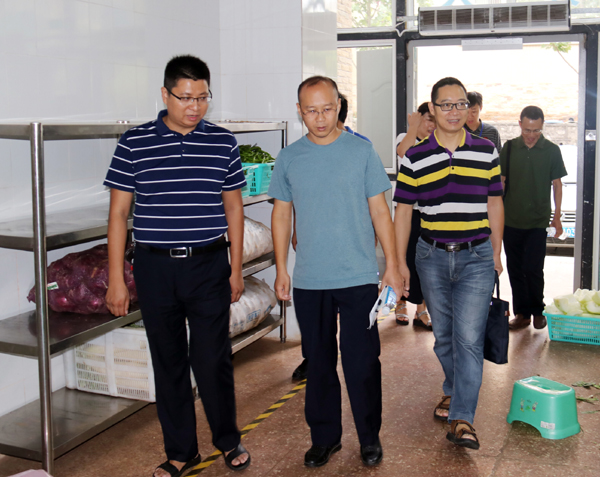 东区教体局领导莅临市二十五中小教育集团检查开学工作