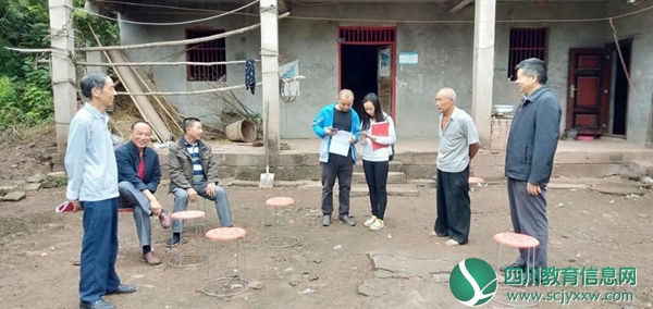 拦江镇马河小学教师下村精准扶贫