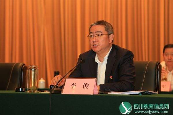 市委书记李俊作重要讲话.JPG