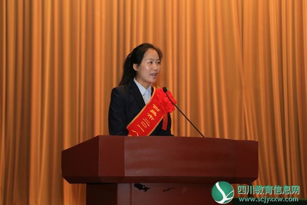 获奖教师发表感言.JPG