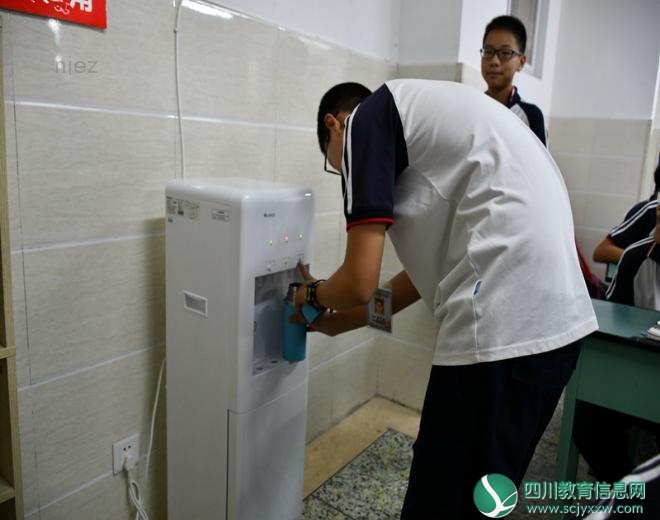 内江二中校园直饮水正式投入使用