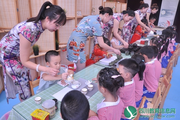 月儿圆圆  心儿甜 ——北辰街幼儿园开展中秋节庆祝活动