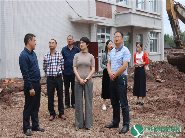 达川区副区长杜成英：标准中心校要早日投用
