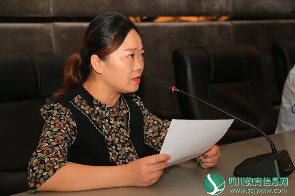 外聘教研员代表发言.JPG