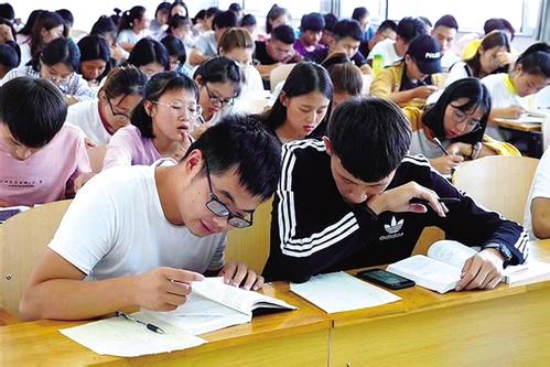 大学生“增负”须培养自主学习能力