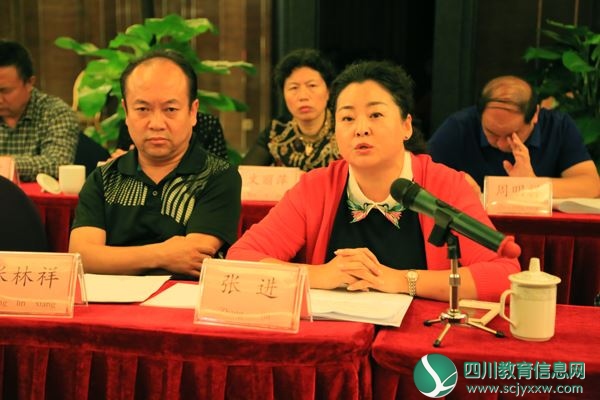 州政协委员们对西昌教育发展提出意见建议.JPG