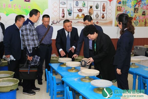 州政协副主席季晓静（右二）一行在航天学校调研.JPG