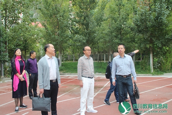 浙江义乌市教育局人事科科长吴斌一行到汶川中学参观交流