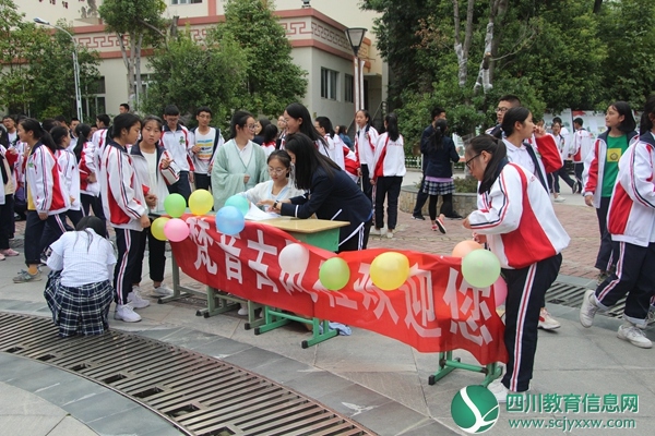 汶川中学社团火爆招新中！