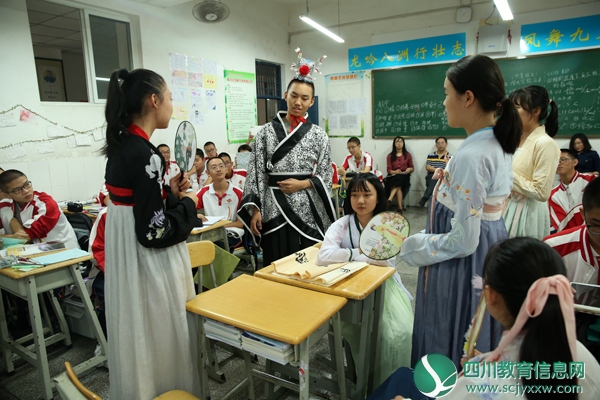 市三中举行《红楼梦》阅读成果展示活动