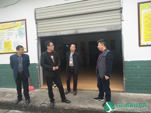 安居区食品药监局纪委书记文坚一行对兴旺明德小学食堂安全卫生工作进行专项督查
