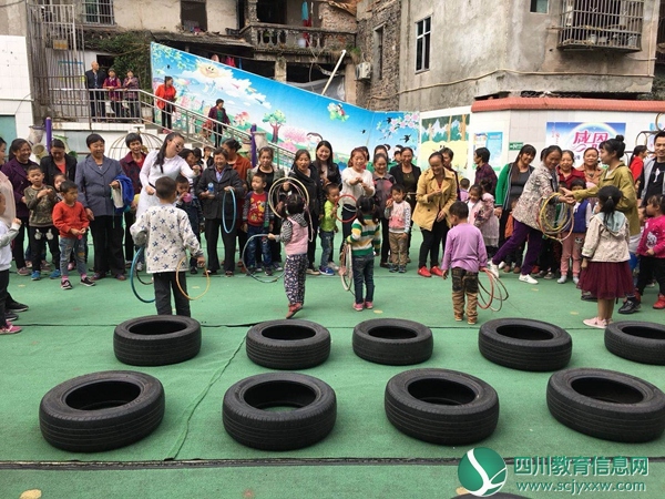 复兴小学中心幼儿园开展重阳节亲子趣味活动