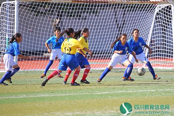 2.千钧一发（初中女子组）花景剑摄.JPG