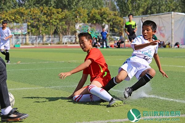 4.攻门（小学男子组） 花景剑摄.JPG