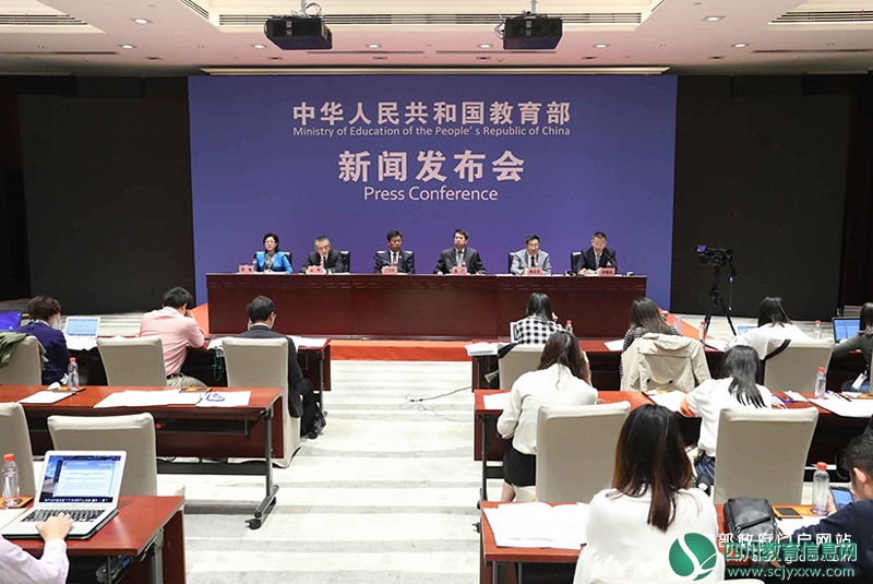 青少年近视率不断攀升 教育部：纳入政府绩效考评
