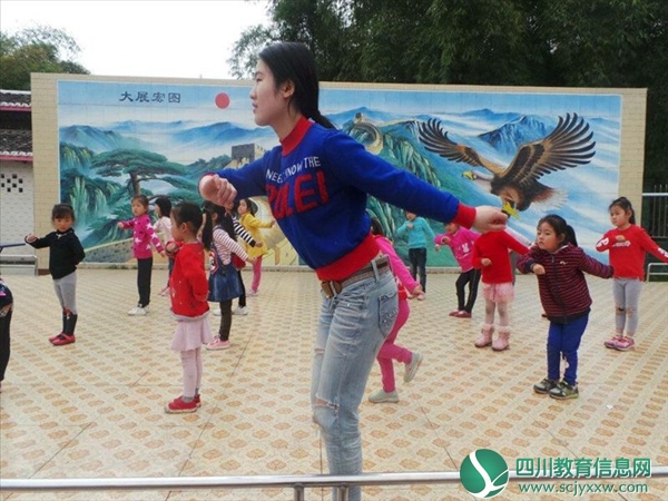 聚贤幼儿园积极为市第三届少儿春晚做准备