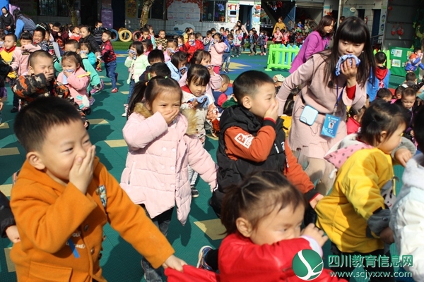 琼江路幼儿园举行消防应急疏散演练