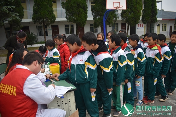 龙头小学进行学生健康体检