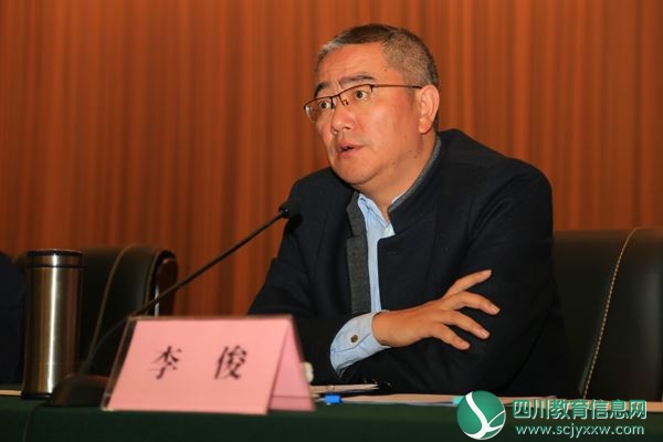 市委书记李俊作重要讲话.JPG