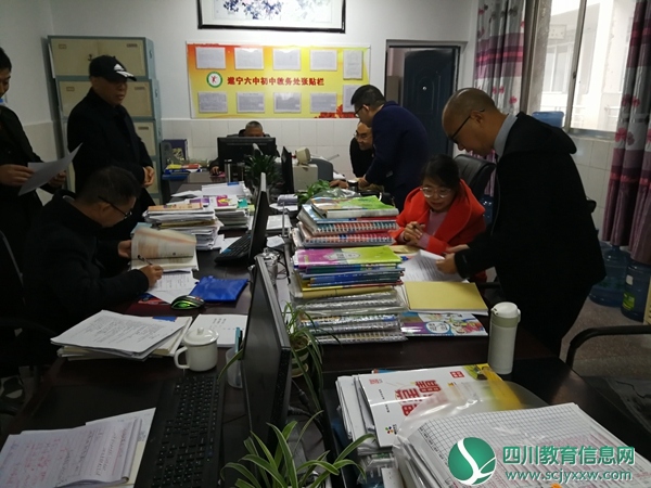 检查人员对作业批改进行检查_副本.jpg