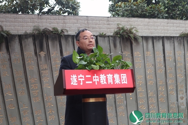 肖待春_副本.jpg
