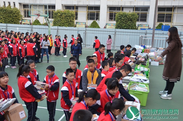 市外国语学校举行“书香花城·一木环保”校园公益活动