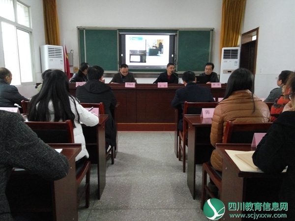 威远县界牌镇中心学校组织全体教师参加业务能力提升会