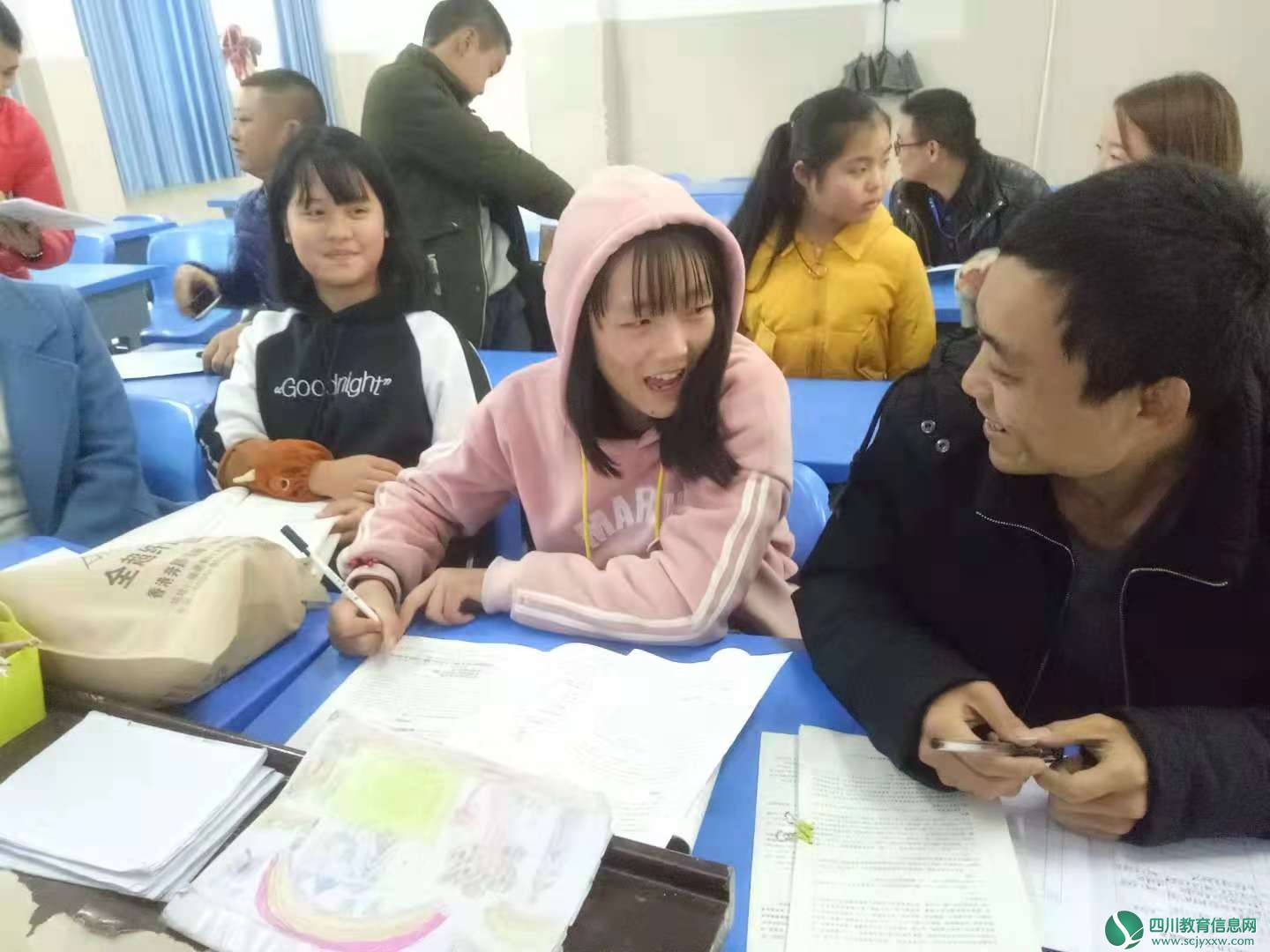 船山区社区教育学院院长、船山职业技术学校校长宋兵一行深入村社开展结对帮扶工作
