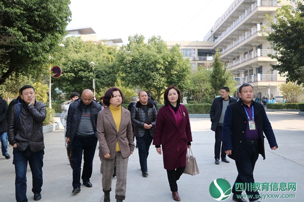 船山区副区长毛金花调研遂宁六中高考综合改革工作