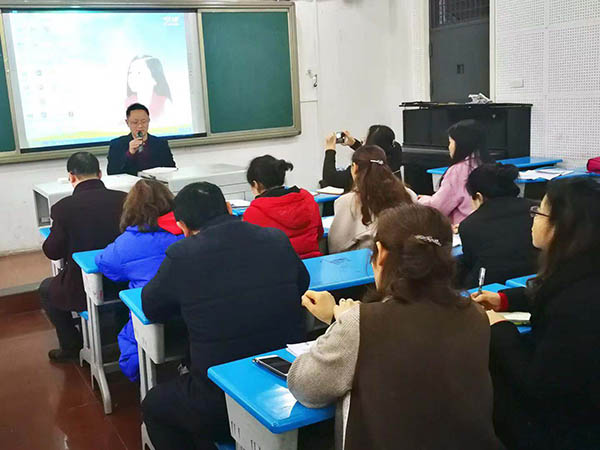 平昌县实验小学：开展数学、科学教研组大教研活动