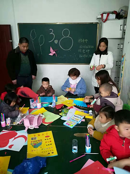 平昌县第四小学幼儿园：主题感恩活动 “妈妈，节日快乐	