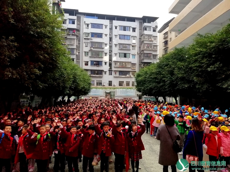 同学们挥手出发_副本.jpg