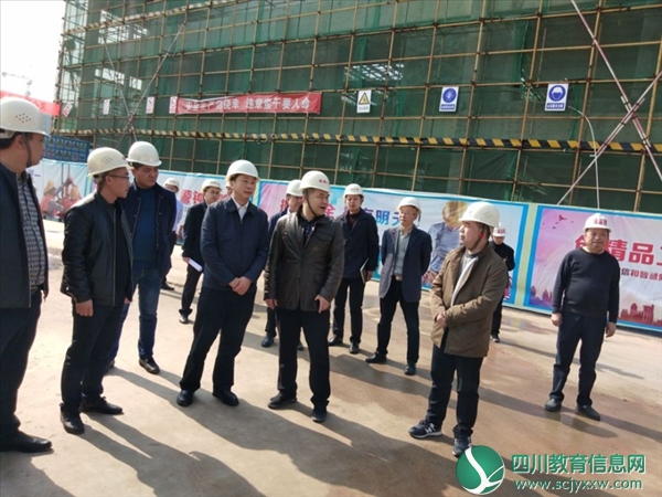 遂宁市市委常委、常务副市长吴相洪一行到安居区梧桐路小学新校区进行现场调研