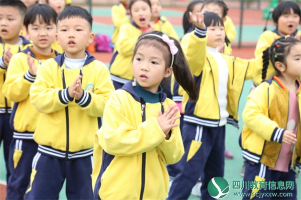 广安武胜沿口一幼开展“筝舞蓝天 红歌传唱”传承红色文化活动